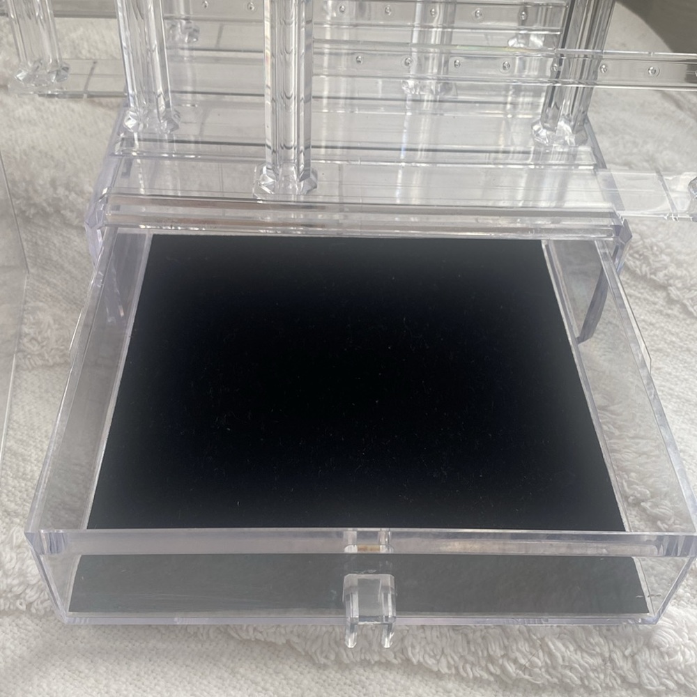 Plastic Jewelry Storage plus 5 moveable rack - Picture 4 of 4